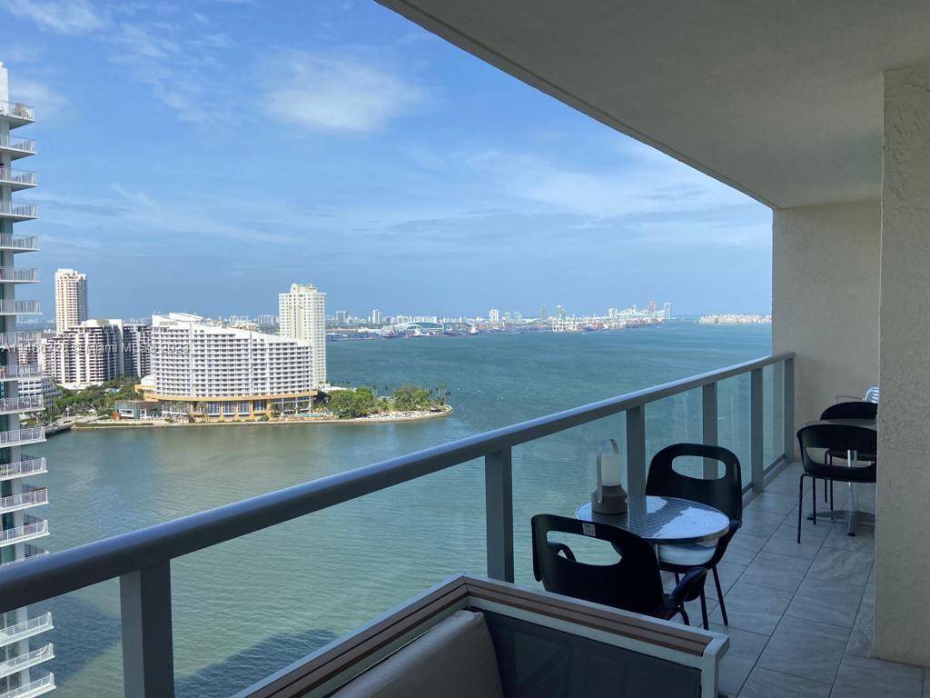 Experience luxurious waterfront living in this spacious and bright condo, perfectly situated along the picturesque shoreline.