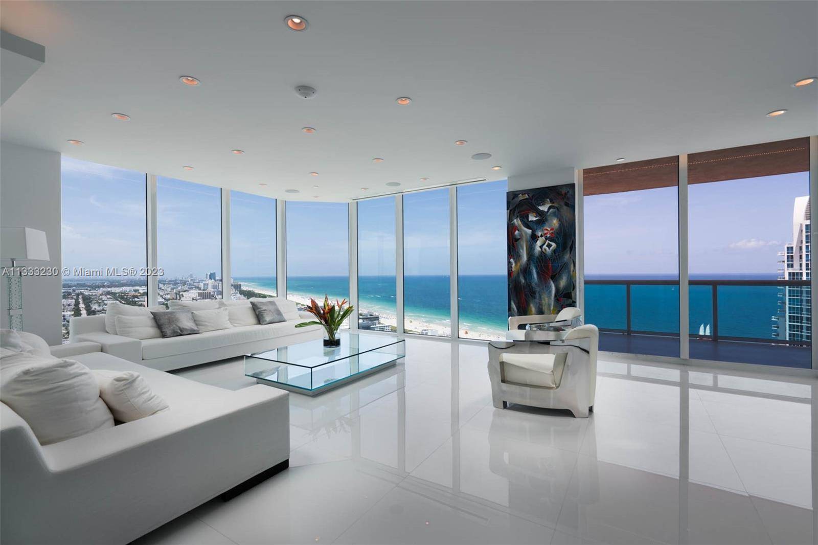 Large 4, 723 sq ft. Rare double unit with panoramic views of beach, ocean, bay, Miami skyline and cruise ships, South Pointe Park.
