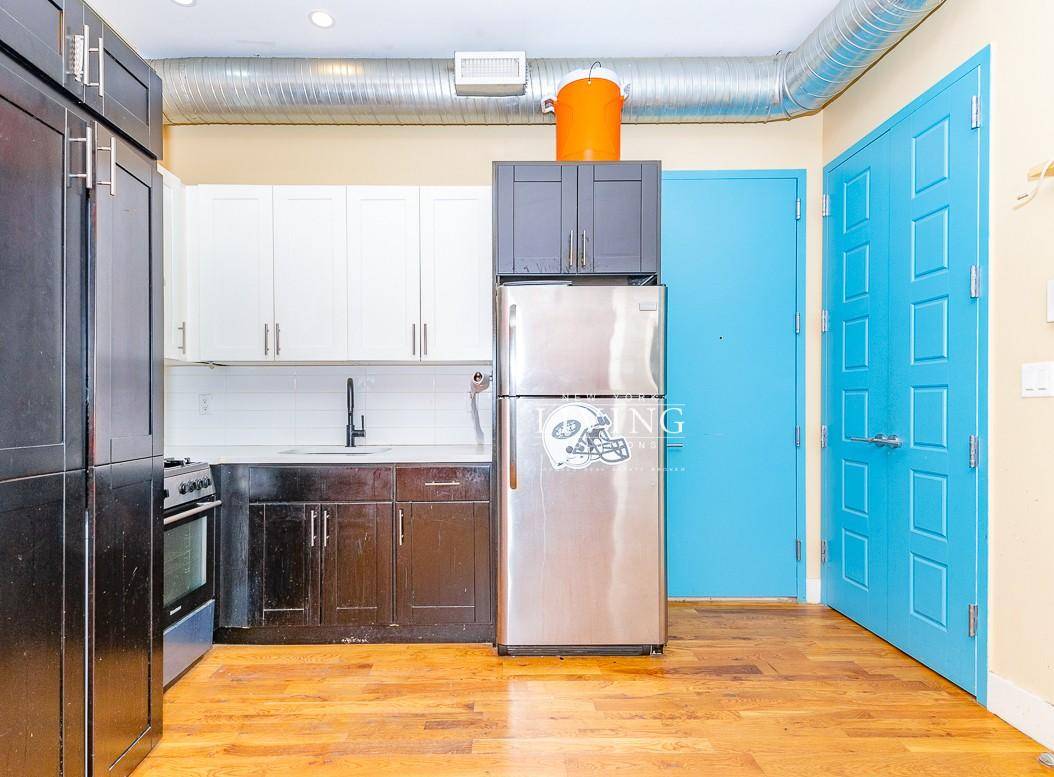 Modern meets classic with style in this fabulous Crown Heights brownstone !