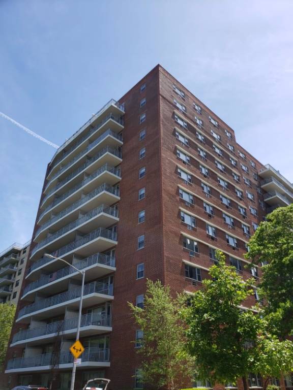 1 BEDROOM 1 BATHROOM COOP FOR SALE VACANT NEEDS BOARD APPROVAL 20 DOWN PAYMENT THE UNIT SITS ON A HIGH FLOOR WITH GREAT VIEWS LOTS OF NATURAL SUNLIGHT SELLER JUST ...