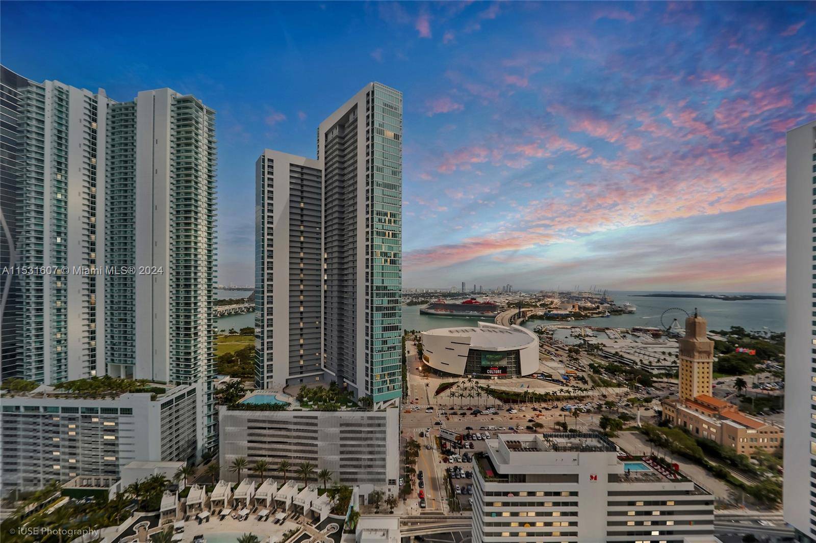 Experience unparalleled luxury living at Paramount Miami, Unit 2711, with breathtaking views of Brickell and Biscayne Bay.