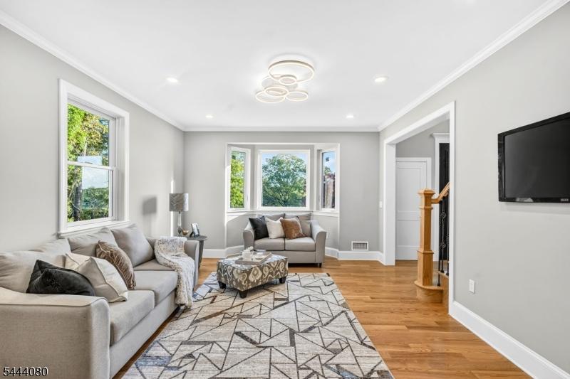 1395 Washington Valley