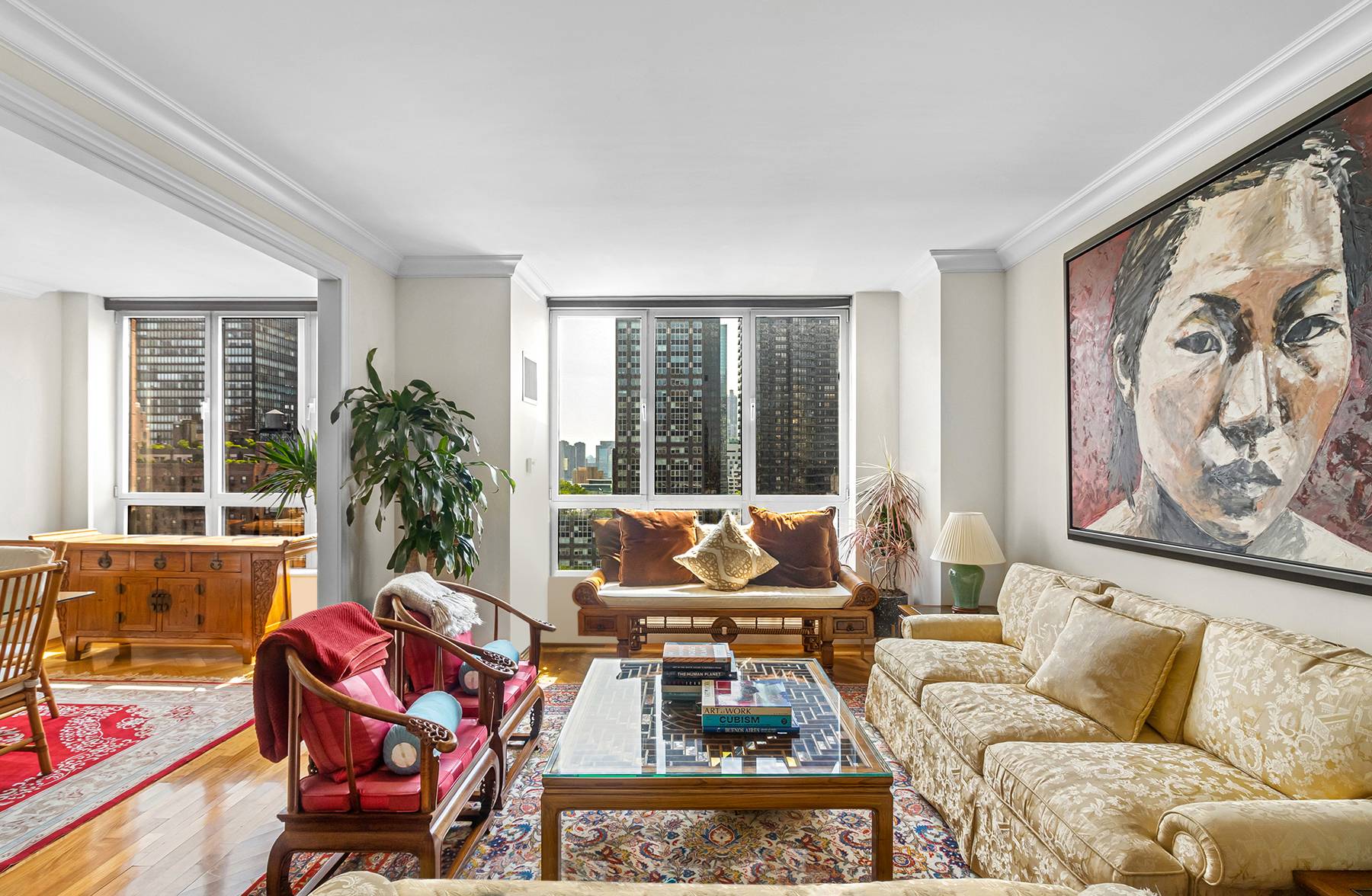 Experience luxury living in the heart of Manhattan !