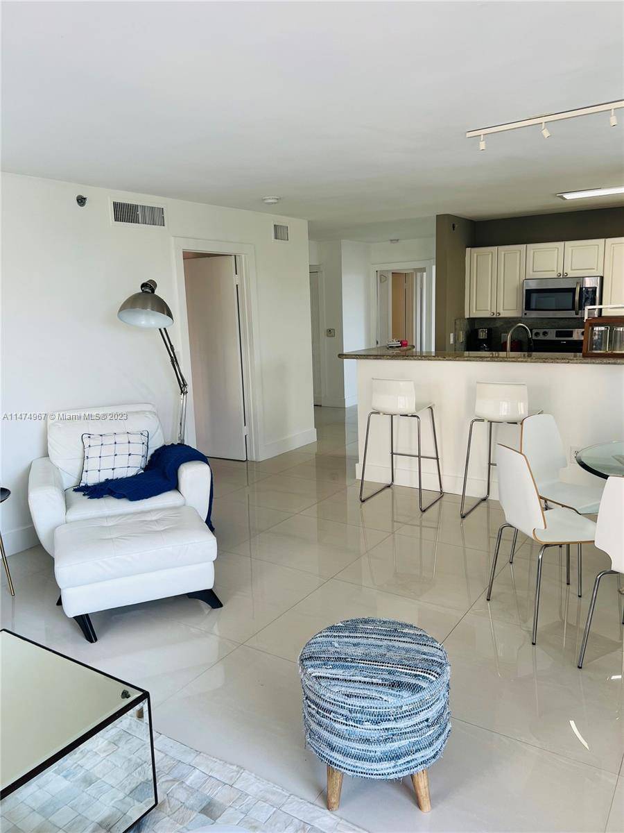 Beautiful renovated apt with white porcelanato floors, open floor plan with open kitchen and spacious living room with balcony facing the golf course.