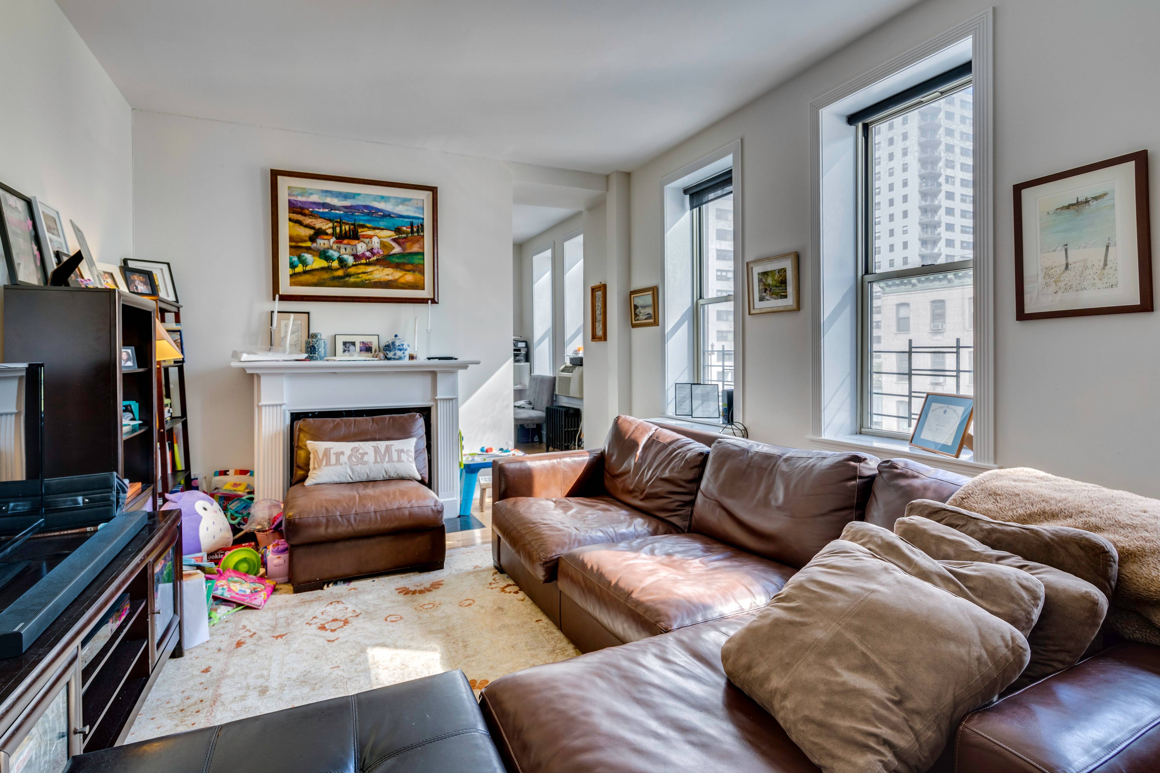 Amazing 2 bedroom, 2 bath in Sought After Upper East Side Pet Friendly.