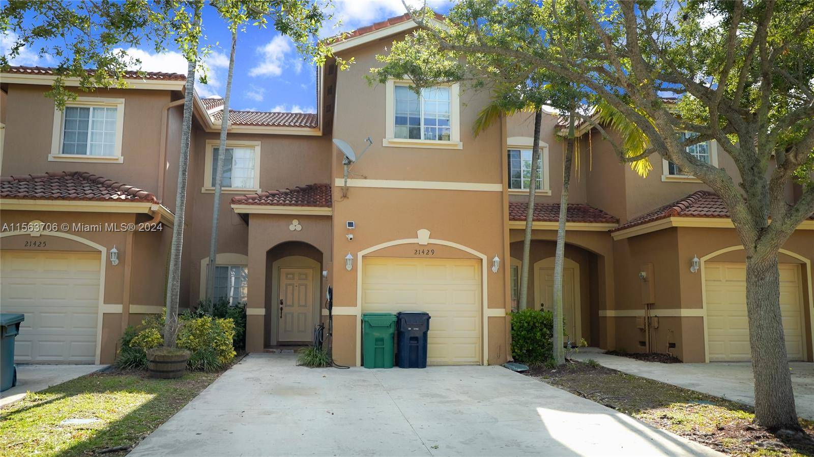 Welcome to this charming townhouse in Santa Barbara community in Cutler Bay that offers a perfect blend of comfort and convenience.