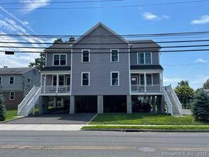Prime Location ! Walk to the beach, train and town from this beautiful townhouse built in 2018.