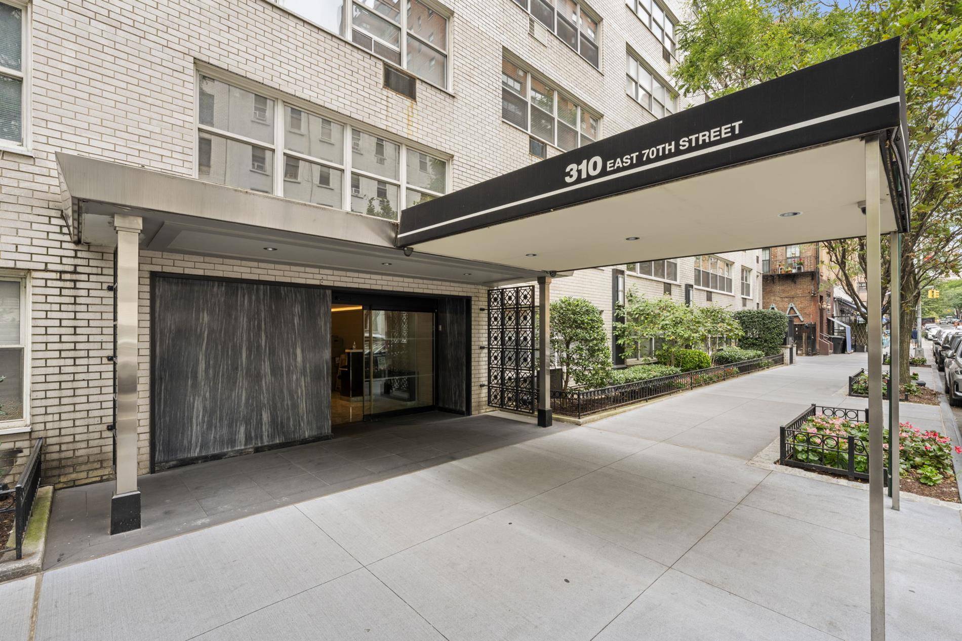 Welcome to 310 East 70th Street !