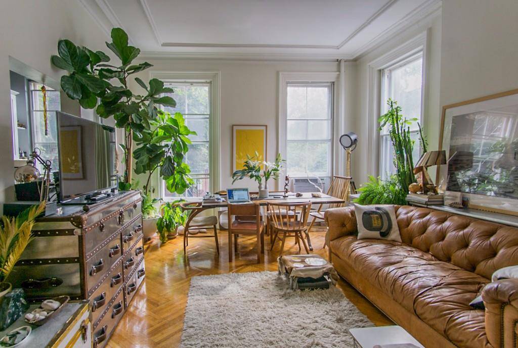 This super charming 2 bedroom 1 bath apartment is located in the Historic District of Park Slope and is in close proximity to the best this wonderful neighborhood has to ...