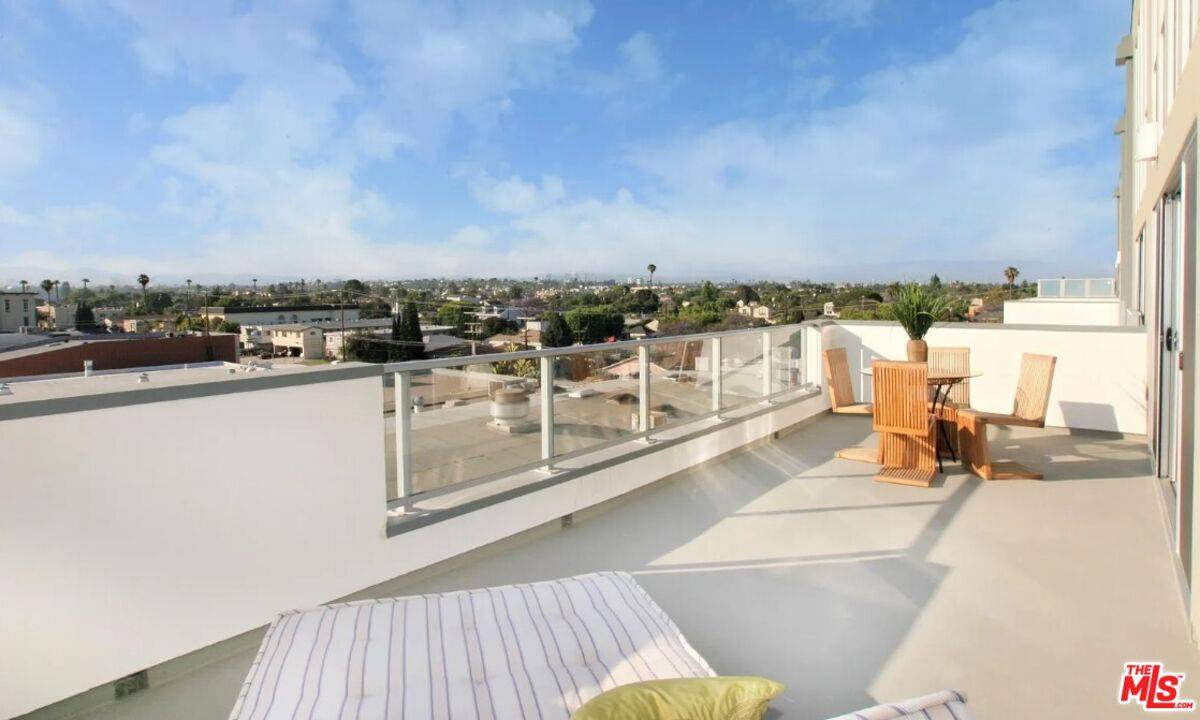 4133 Redwood Ave 1BR Marina Del Rey La