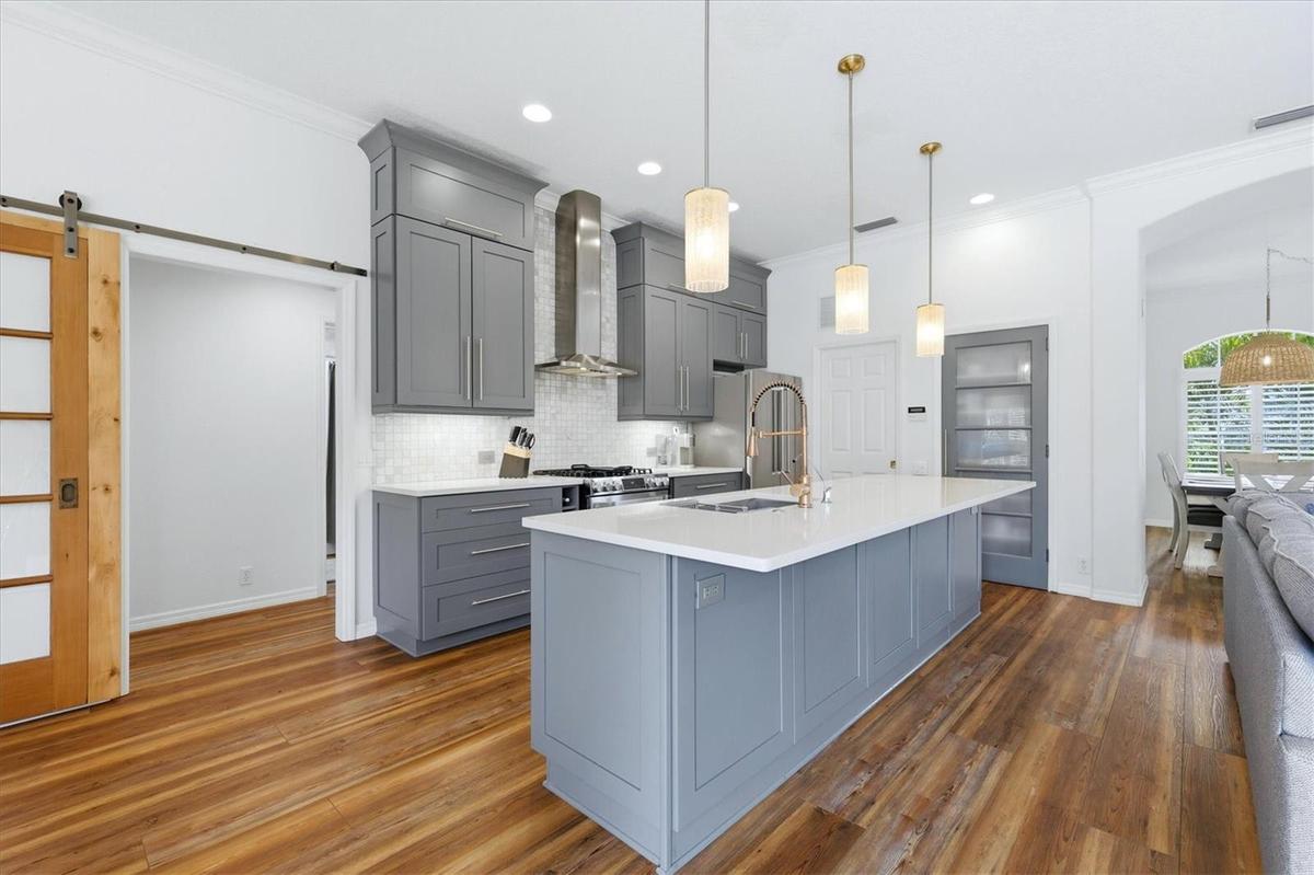 10' Center Island with Sink