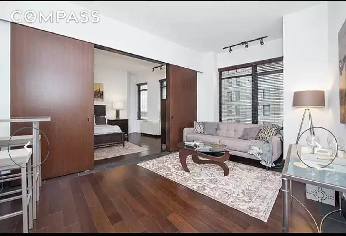 This generously sized 1 bedroom 1 bathroom home features soaring 10 foot ceilings, over sized windows and gorgeous Brazilian Walnut floors with Basaltito black granite borders.