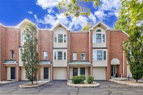 Welcome to this great townhome in the Pine Brook complex !