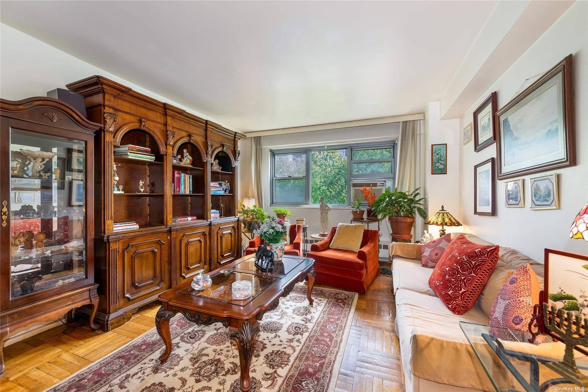 Welcome to this charming 2 bedroom, 2 bath co op located in the Concord Village with approx 1100sqf, nestled on the vibrate border of DUMBO, Brooklyn Heights and Downtown Brooklyn.