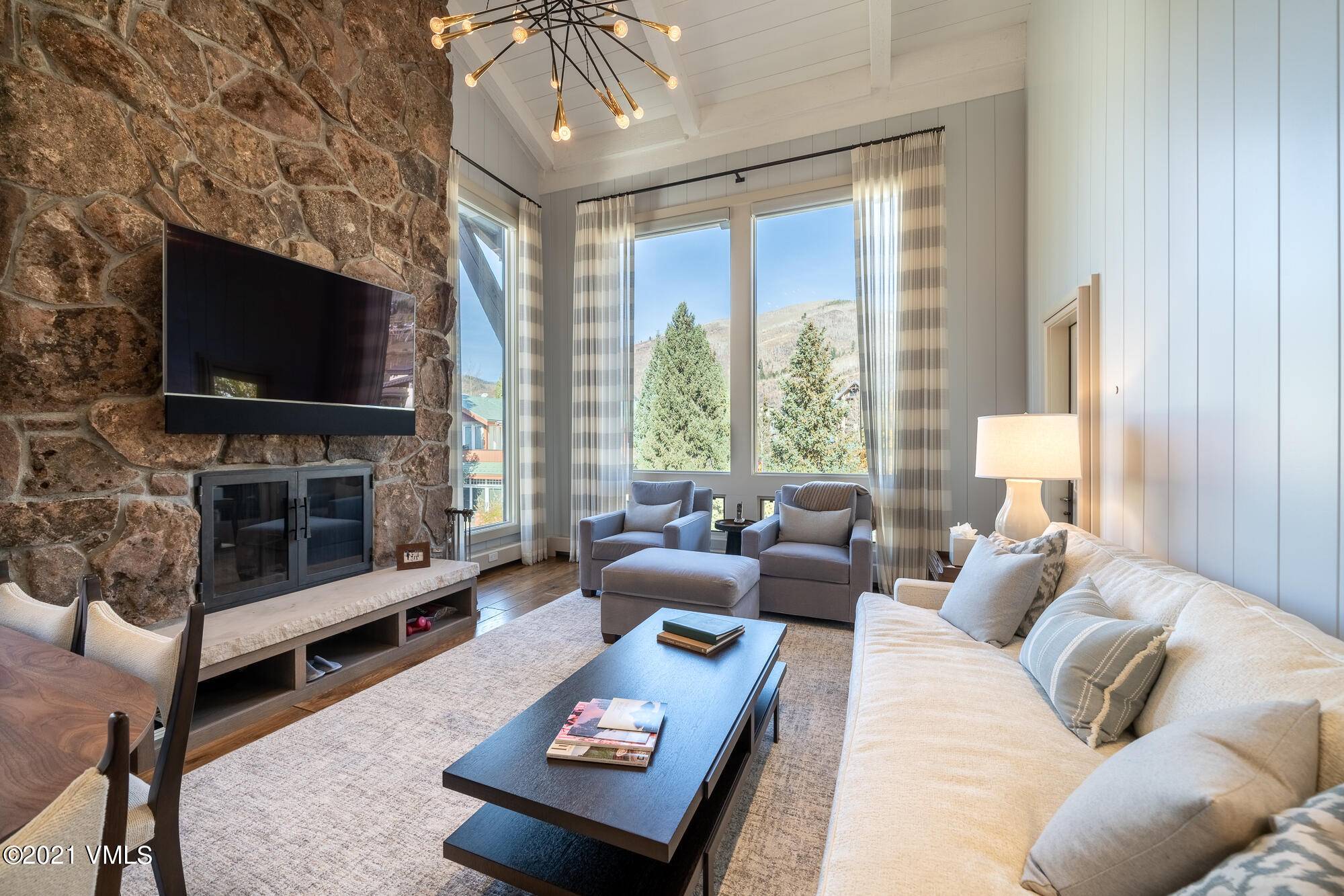 Without question, this is the most spectacular Lodge at Vail condominium to ever hit themarket.