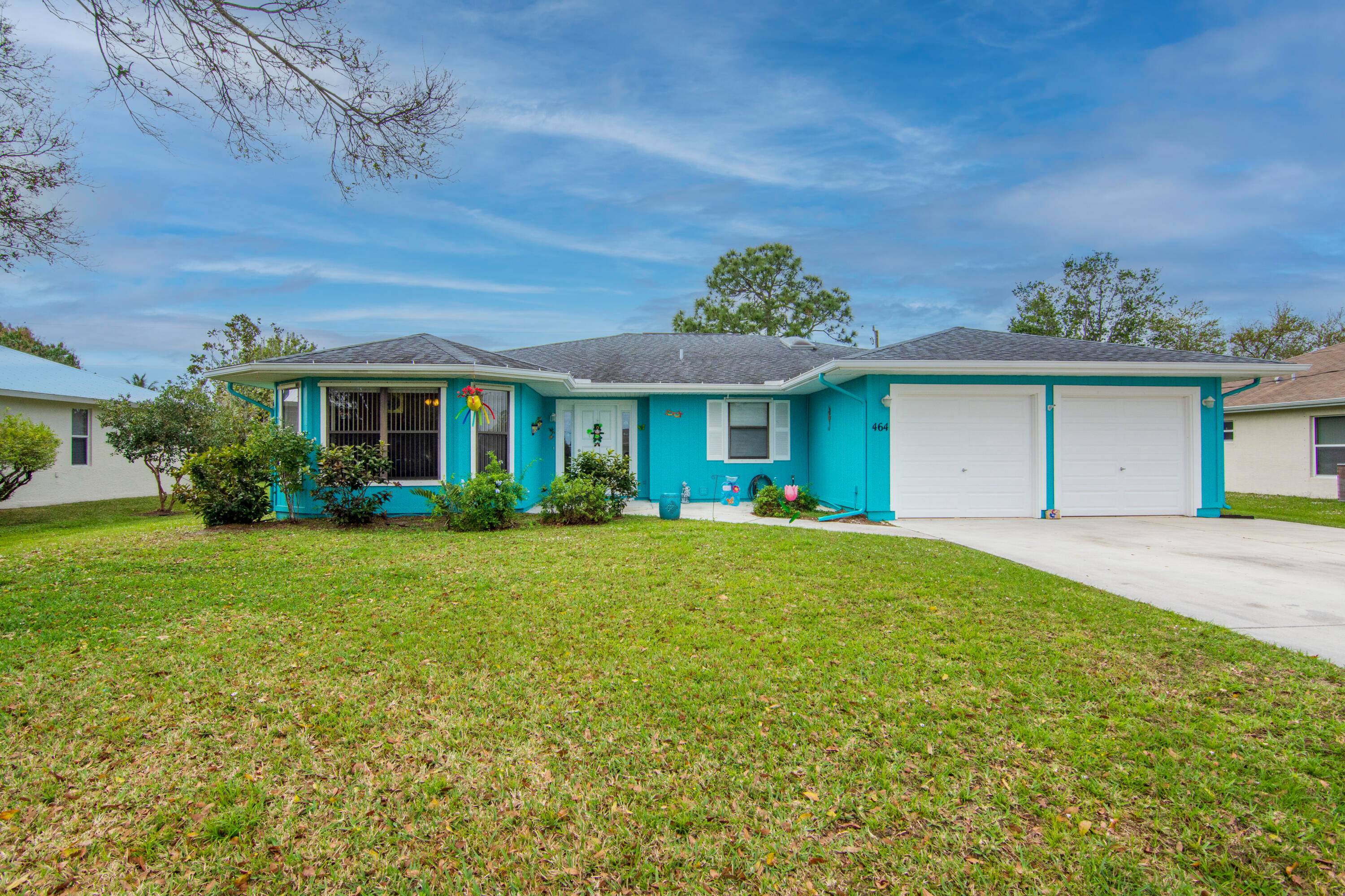Great Location ! Well Maintained 3 bedroom, 2 bathroom Home in the Heart of Port St Lucie !