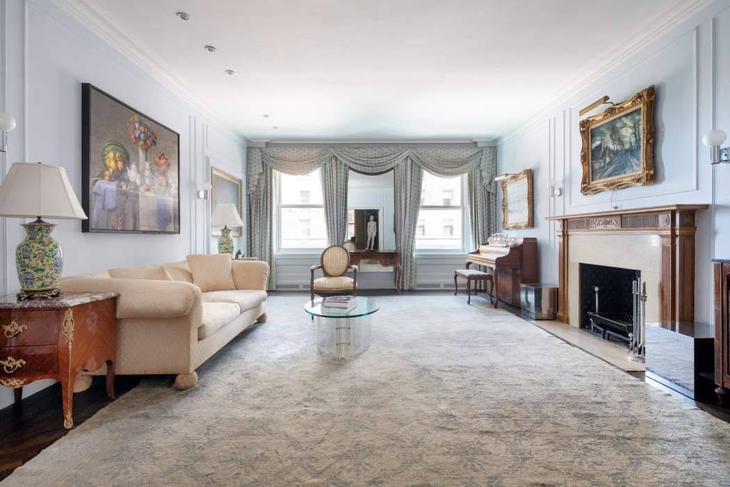 Grand and gracious, this wonderful simplex 9 room apartment benefits from an expansive and versatile layout as well as high floor outlooks over Central Park and the surrounding Carnegie Hill ...