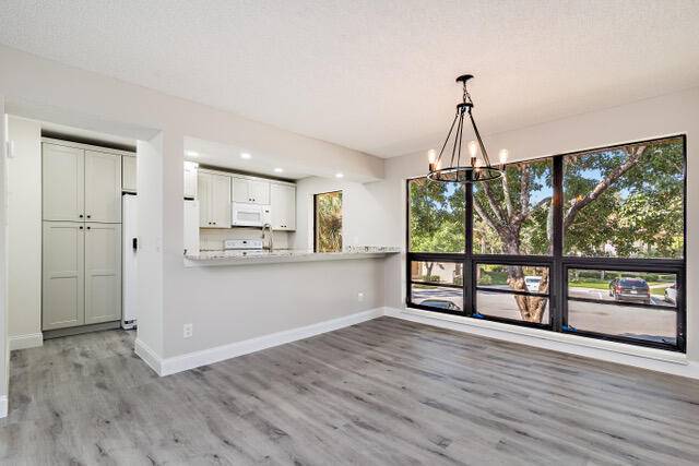 Beautifully renovated 2 Bed 2 Bath condo in sought after Golf Villas Community of PGA National.