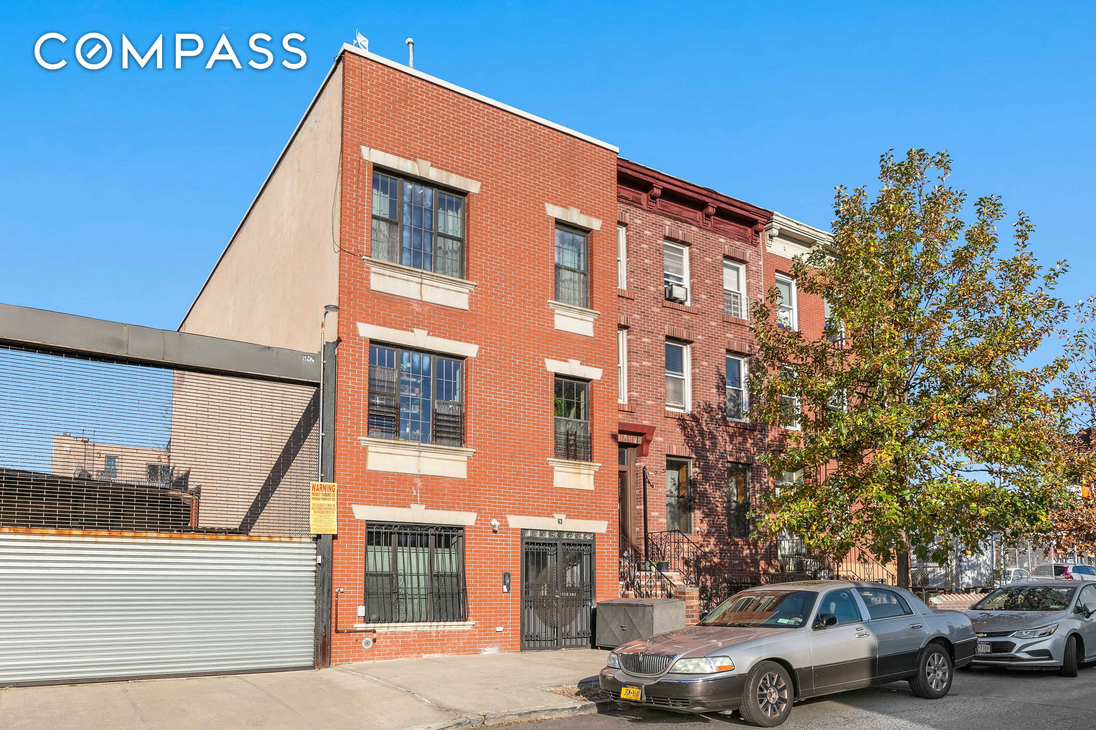 Here s a rare opportunity to own a superb recently constructed 3 family brick townhouse in Brooklyn s vibrant and growing Columbia Waterfront District.