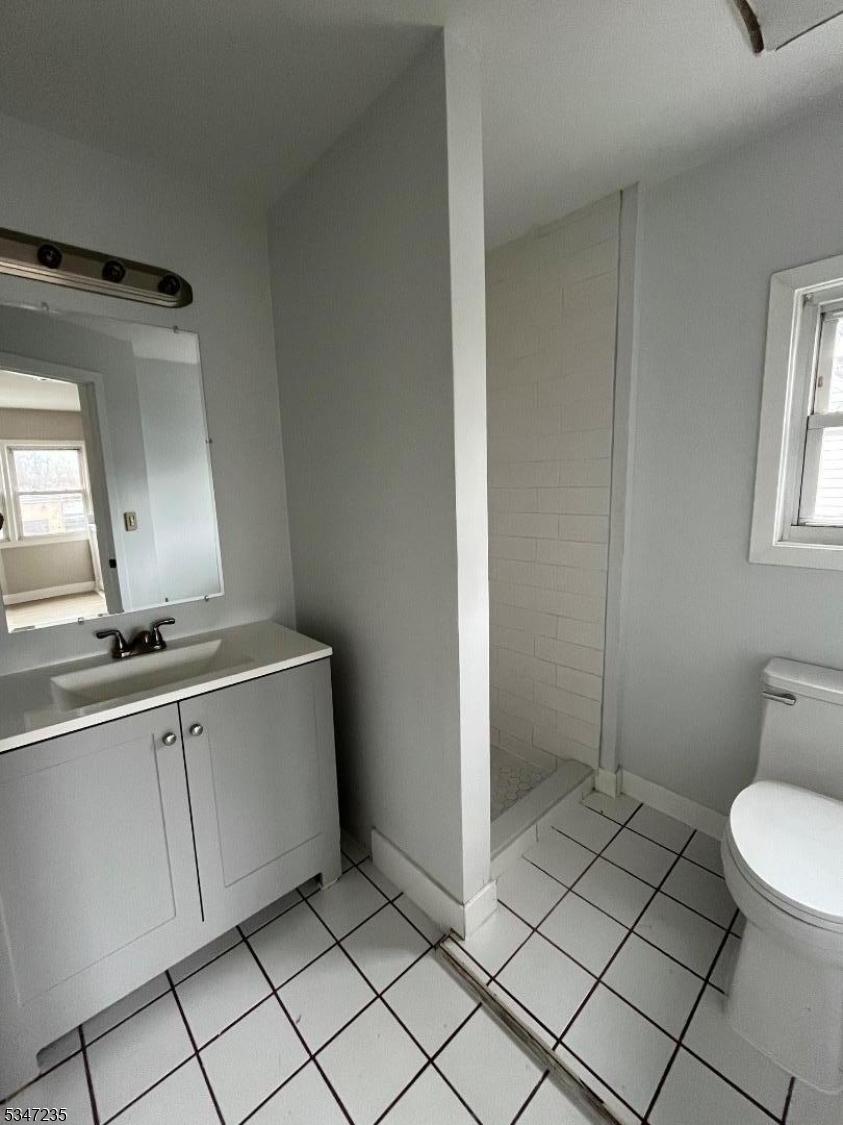 Bath 2nd fl