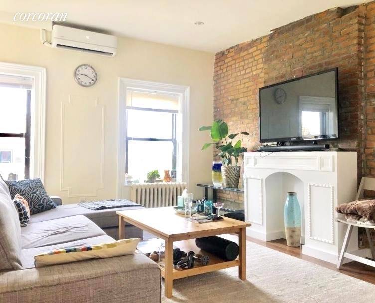 381 Atlantic Avenue Brooklyn, NY 11217 Apt 2 New to the market do not miss the opportunity to make this beautifully renovated two bedroom apartment your new home.