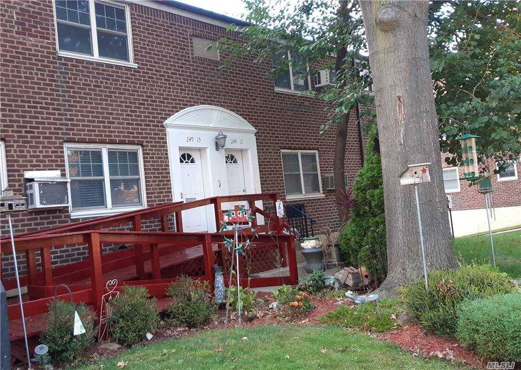 You will enjoy living in this Garden Apartment at Deep Dale located in North Queens.