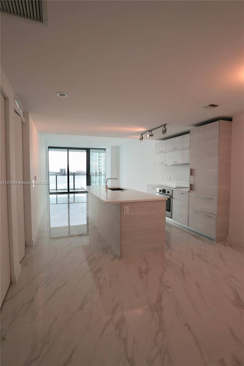 AMAZING BAY VIEWS FROM THIS BEAUTIFUL AND SPACIOUS 2 3 PLUS DEN, PORCELAIN FLOORS THROUGHOUT, EUROPEAN KITCHEN WITH QUARTZ COUNTERTOPS AND TOP OF THE LINE APPLIANCES, EXCELLENT LOCATION IN EDGEWATER, ...