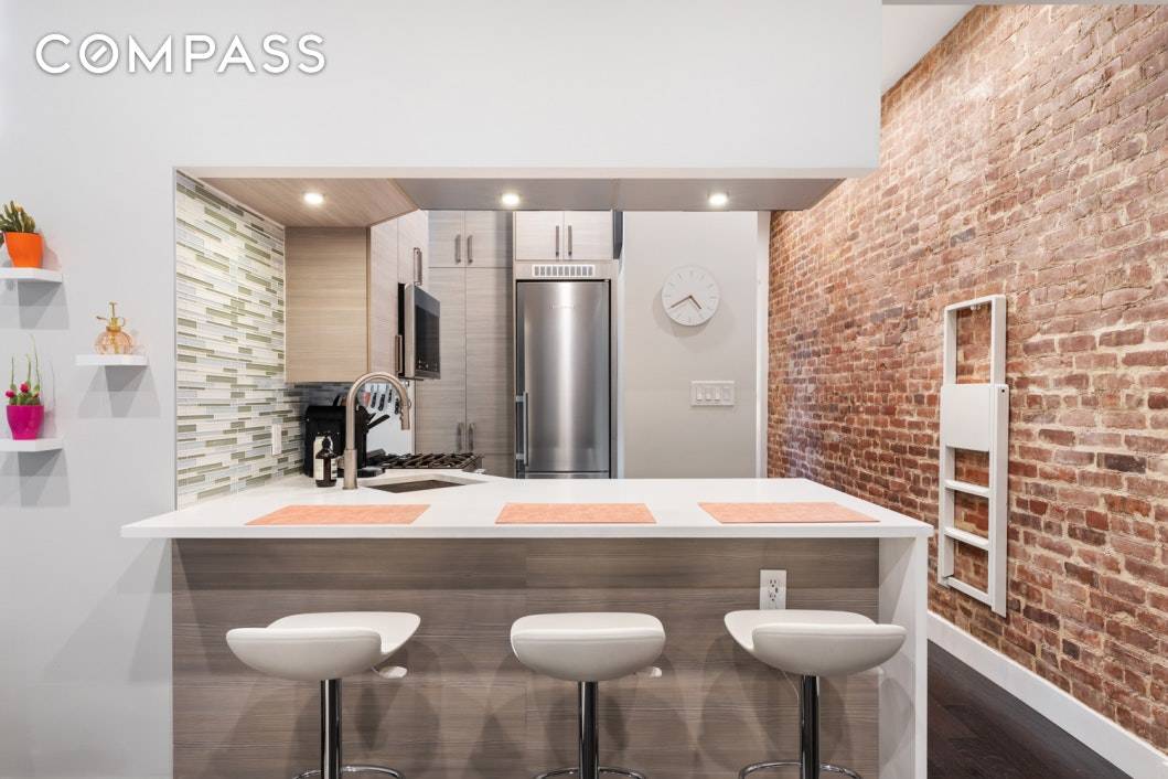 Here is your chance to own a fully renovated coop in the Chelsea Historic District.