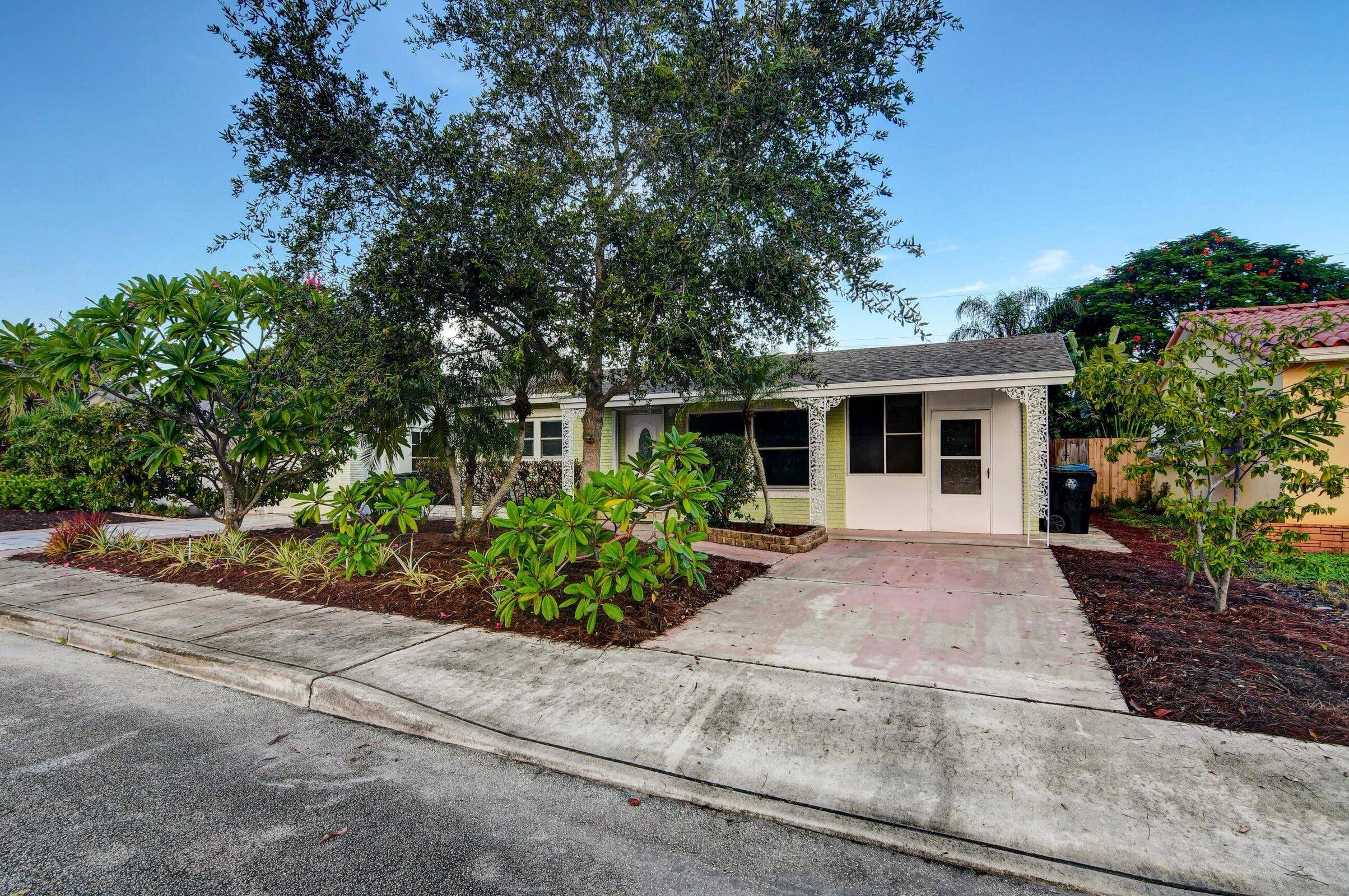 Lovely updated 3 bedroom, 2 bath Single Family Home in Lake Worth Beach.