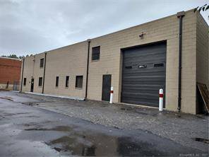 Exceptional 3200 sf space with a good mix of warehouse and office.