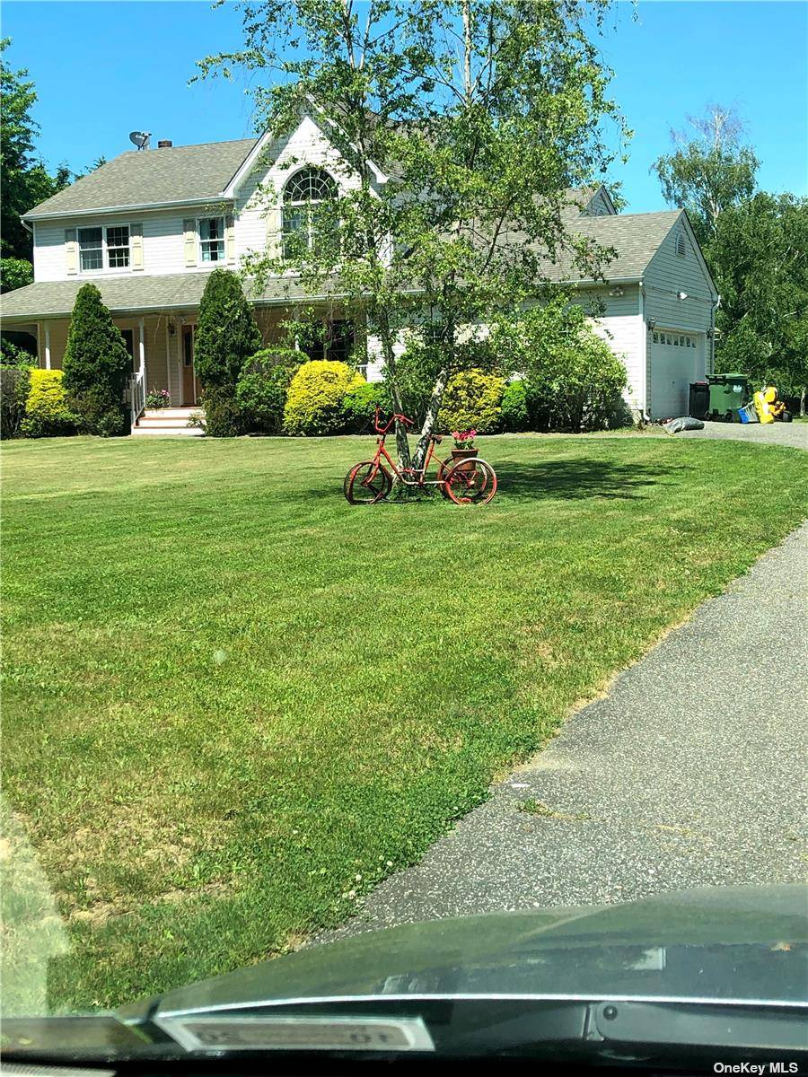 Excellent house in beautiful town of Southold for big family, over acre of land, close to all