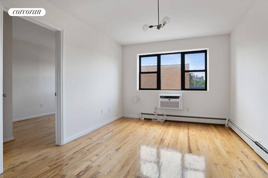 This sunny spacious floor through brings it recently renovated, bright, light and nicely done.