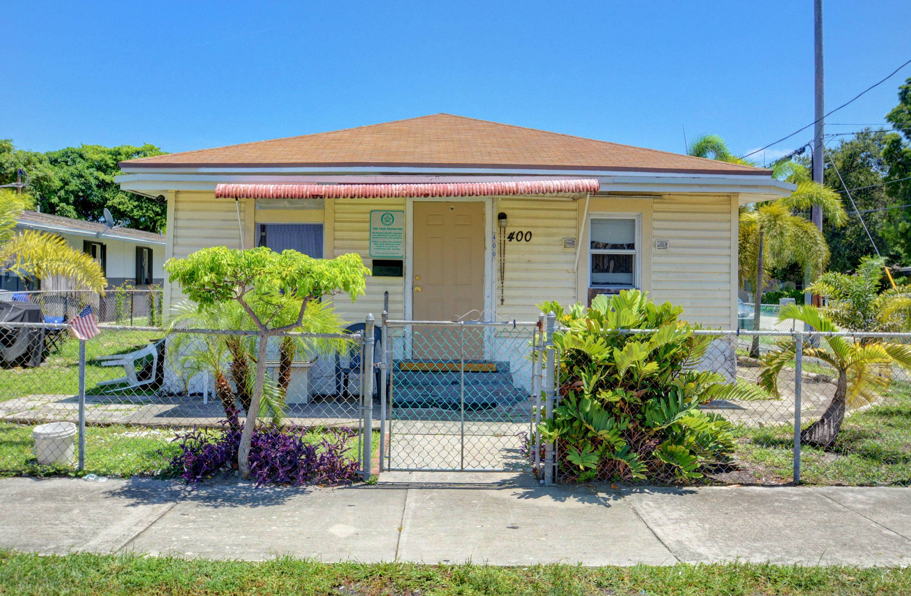 EXCELLENT 10 ROOM INCOME OPPORTUNITY IN EAST POMPANO, FEATURING GREAT UPSIDE.