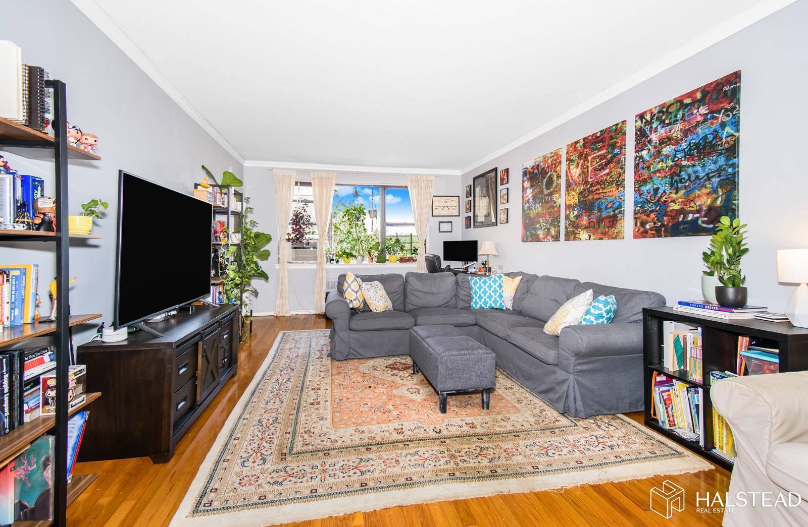 New to the market, and placed in the most central of Riverdale's locations, find a spacious split two bedroom, two bathroom home, with windows and closets galore.