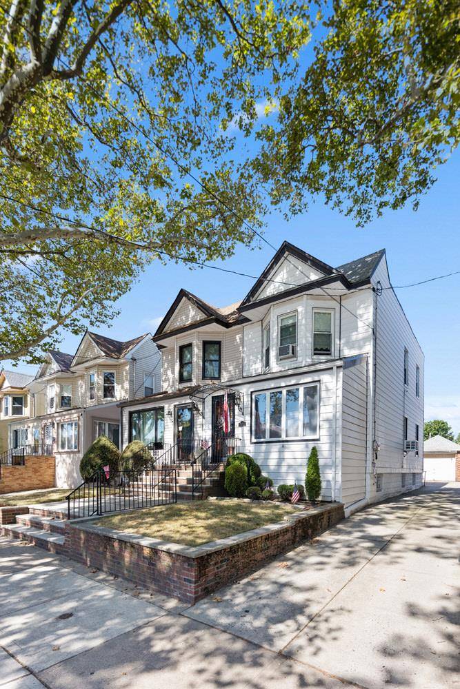 Looking for a house in Dyker Heights ?