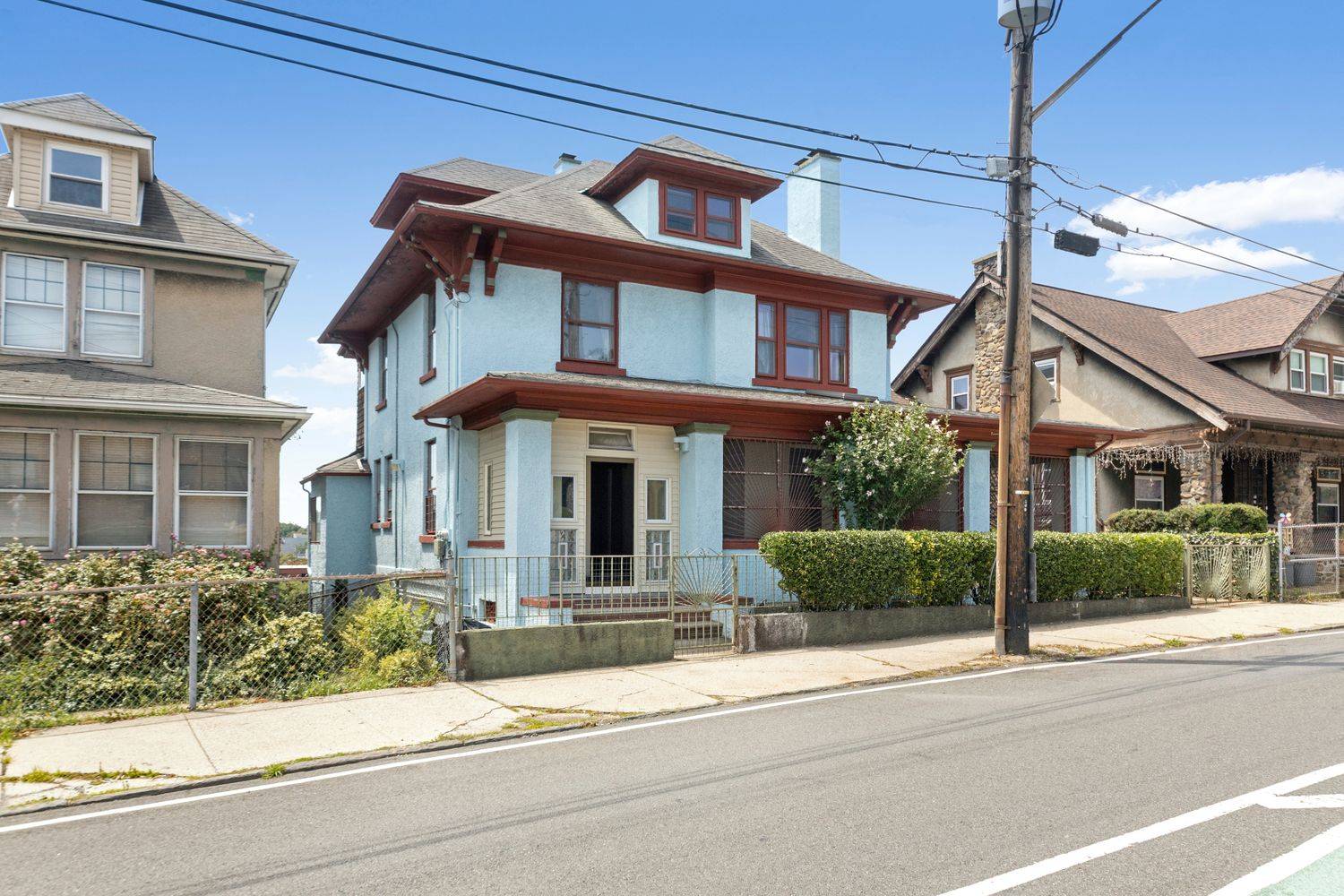 A classic 1910 beauty located in historic Stapleton Tompkinsville.