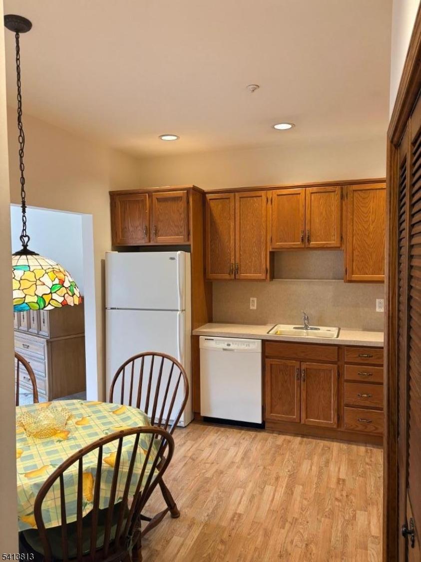 Eat-In-Kitchen