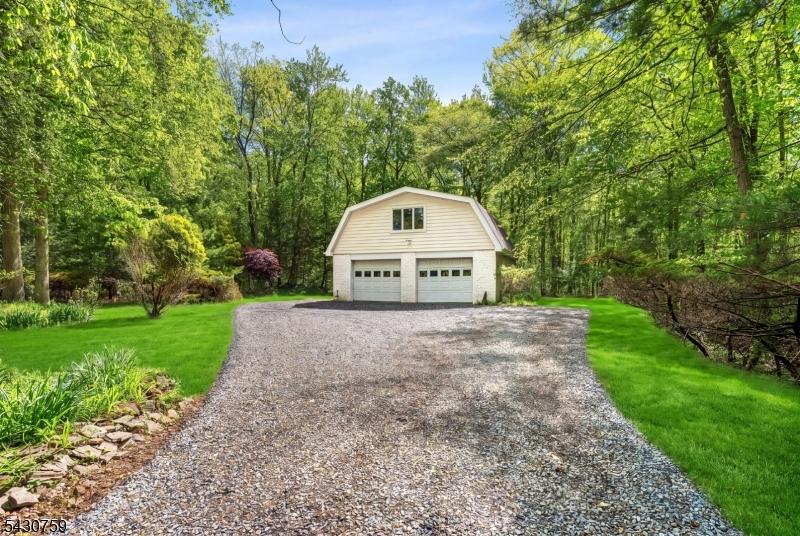 Detached garage