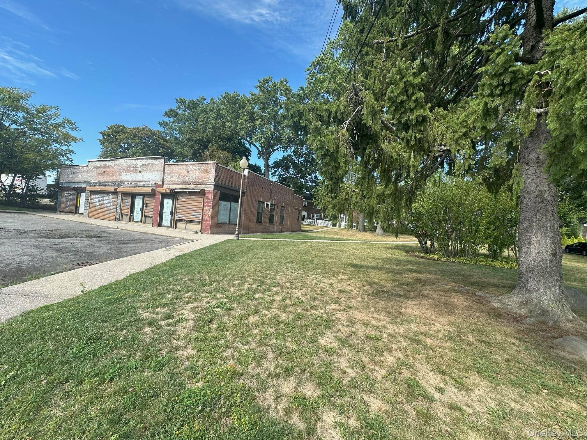 Fantastic opportunity to build two single family homes in the highly desirable Lincoln Park area of Yonkers.