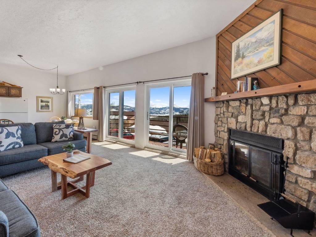 Discover the perfect mountain retreat near amazing hiking trails, top ski resorts Silverthorne !