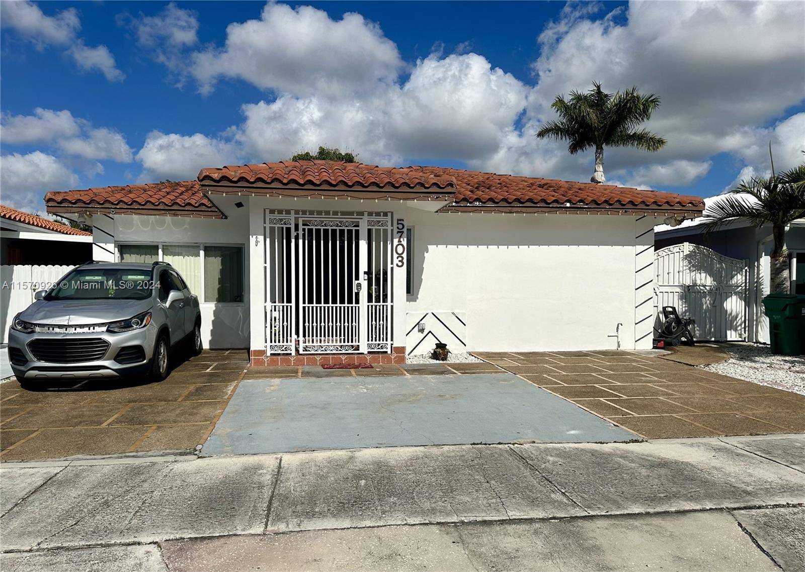 Located in the heart of Kendall in a beautiful neighborhood this single family home offers 4 bedrooms and 3 full bathrooms.