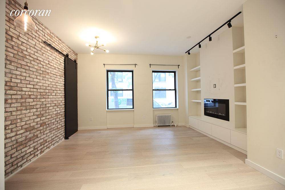 Recently renovated modern and sleek two bedroom, two bathroom apartment with top of the line finishes and appliances located on a pretty, peaceful, tree lined street.