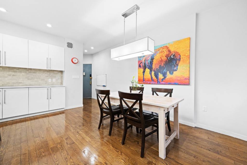 Immerse Yourself in Gramercy LuxuryThis stunning 3 bedroom, 4 bathroom duplex offers the perfect blend of space, style, and convenience in the heart of Gramercy.