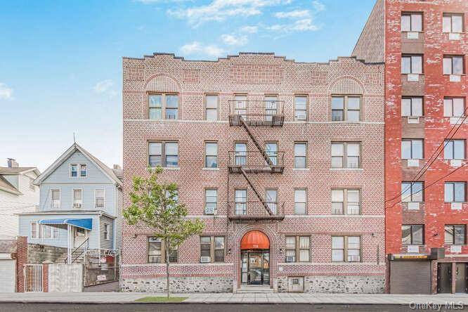 Take a look at this extremely affordable one bedroom co op in the Bronx, close to transportation such as the Bronx River Parkway, Bx39, Bx41, MTA 2 Train etc.