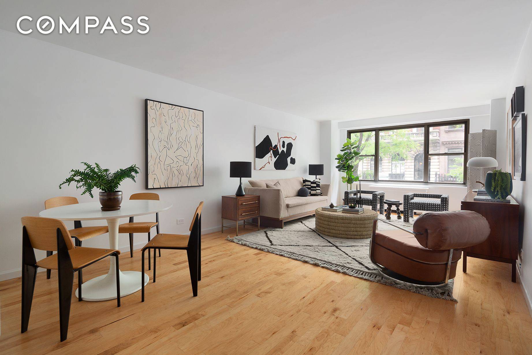 Come home to a newly gut renovated, oversized 1 BR 1 BA on 38th Street between Park and Madison Avenue in a full time doorman building, steps away from Grand ...