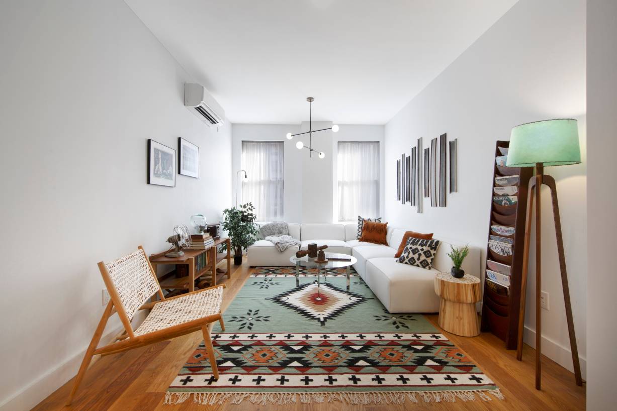 You will feel right at home at 906 Prospect place, a boutique condo building in the heart of the Crown Heights historic district.