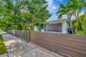 Auto driveway gate