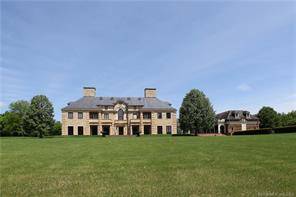 This exquisite Georgian Federal was built by the highly noted Amerian Architect, Allan Greenberg ; one of the leading classical architects of the twenty first century, also known as New ...