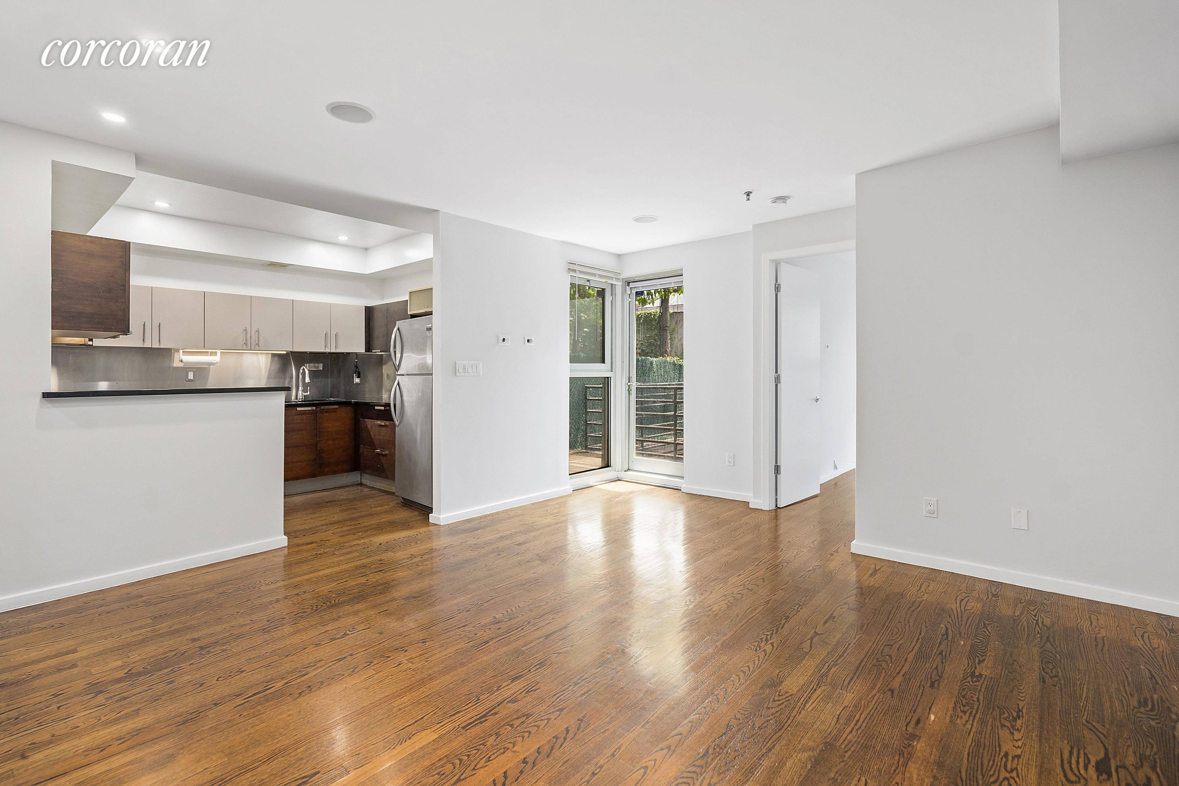 Williamsburg Rental ! Large 1 Bedroom Duplex Easily used as 2 Bedroom 2 Full BathroomsPrivate Deck and BackyardWasher Dryer In UnitCentral Heat and Air ConditioningDishwasherGreat LightBlocks away from the shops, ...
