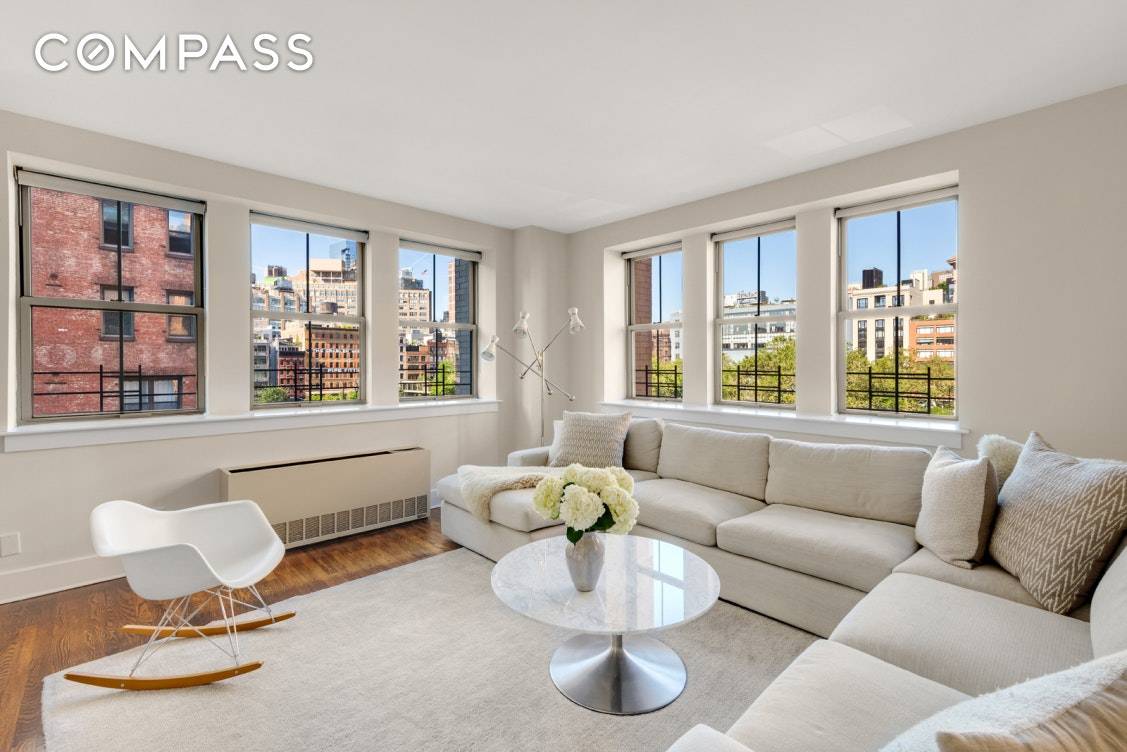 Located on the most desirable cobblestone block of Central Tribeca, this large 1, 548sf winged 2 bedroom loft is located on a North East corner with tree top views and ...